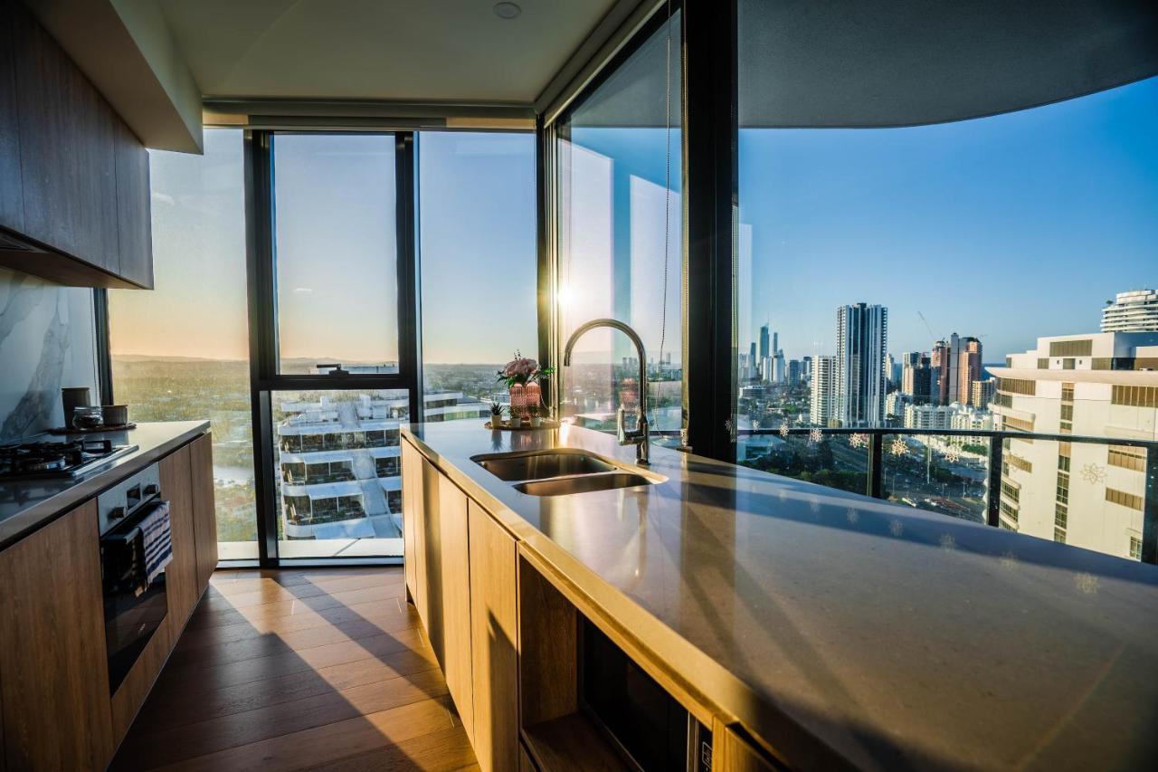 2 Bedroom Luxurious Family Apartment Next To Pacific Fair - Broadbeach Gold Coast Gc22 Екстериор снимка