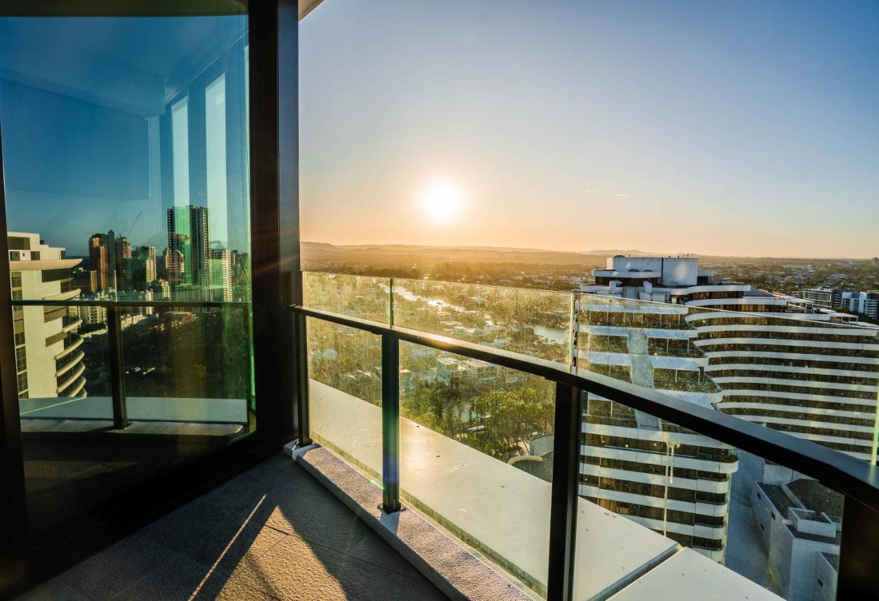 2 Bedroom Luxurious Family Apartment Next To Pacific Fair - Broadbeach Gold Coast Gc22 Екстериор снимка
